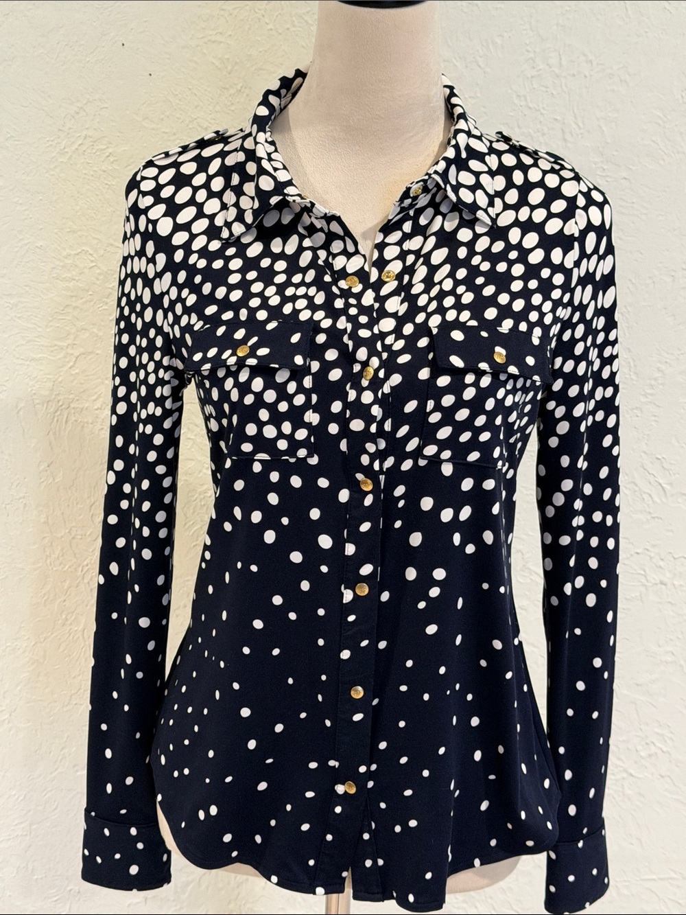 BCBGMaxAzria Stretch Button-Down Shirt size petite medium